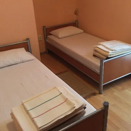 National Hotel 2*